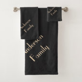 Two-Tone Beige Black Modern Custom Family Name Bad Handdoek (Insitu)