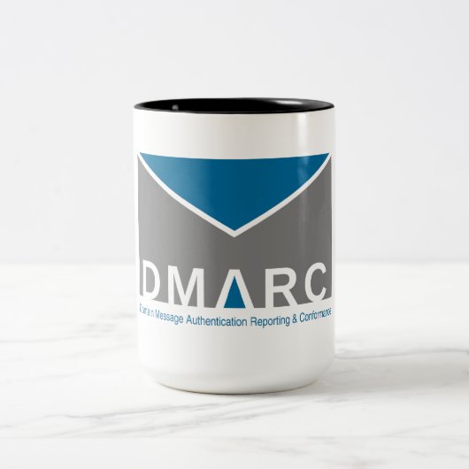 Two-Tone DMARC Logo Mok, 15 oz Tweekleurige Koffiemok (Center)