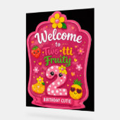 Two-Tti Fruitige Verjaardags Welkom Bord Mockup (Hoek)