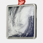 Tyfoon Chaba over de Ryukyu-eilanden, Japan Metalen Ornament (Links)