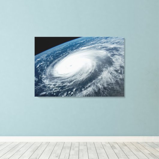 Tyfoon Hinnamnor. Canvas Afdruk (Insitu (Houten vloer))