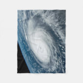 Tyfoon Hinnamnor. Fleece Deken (Voorkant)