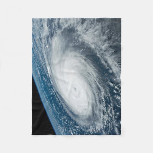 Tyfoon Hinnamnor. Fleece Deken (Voorkant)