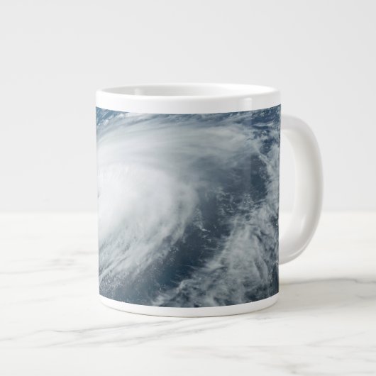 Tyfoon Hinnamnor. Grote Koffiekop (Voorkant rechts)