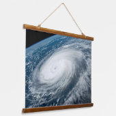 Tyfoon Hinnamnor. Hangend Wandkleed (Gebogen)