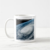 Tyfoon Hinnamnor. Koffiemok (Links)