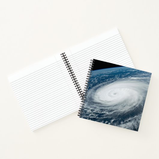 Tyfoon Hinnamnor. Notitieboek (Binnen)