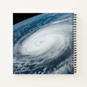 Tyfoon Hinnamnor. Notitieboek (Achterkant)
