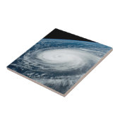 Tyfoon Hinnamnor. Tegeltje (Zijkant)