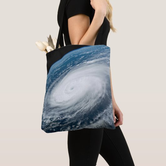 Tyfoon Hinnamnor. Tote Bag (Dichtbij)