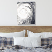 Tyfoon Jangmi van Taiwan en de Filipijnen Canvas Afdruk (Insitu (Slaapkamer))