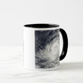 Tyfoon Lupit over de westerne Stille Oceaan Mok (Voorkant rechts)