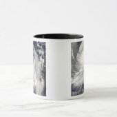 Tyfoon Nakri uit Japan Mok (Midden)