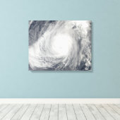 Tyfoon Nida ten zuidwesten van Iwo Jima Canvas Afdruk (Insitu (Houten vloer))