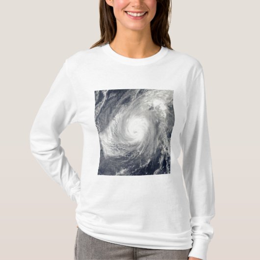 Tyfoon Nida ten zuidwesten van Iwo Jima T-shirt (Voorkant)