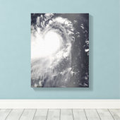 Tyfoon Nuri die de Filipijnse eilanden nadert Canvas Afdruk (Insitu (Houten vloer))