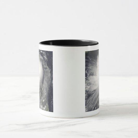 Tyfoon Nuri over de Filipijnse eilanden Mok (Midden)