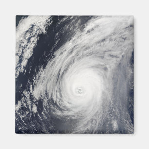 Tyfoon Sudal ten zuiden van Japan 3 Magneet