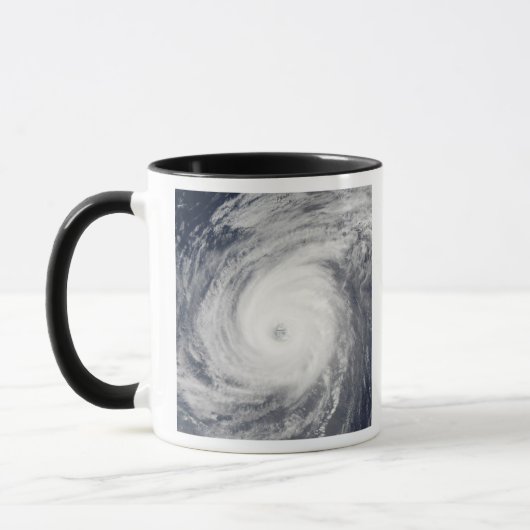 Tyfoon Sudal ten zuiden van Japan Mok (Links)