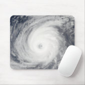 Tyfoon Sudal ten zuiden van Japan Muismat (Met muis)