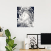 Tyfoon Tingting over de Noordelijke Marianeilanden Poster (Thuiskantoor)