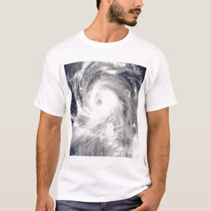 Tyfoon Tingting over de Noordelijke Marianeilanden T-shirt