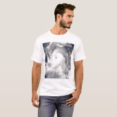 Tyfoon Tingting over de Noordelijke Marianeilanden T-shirt (Voorkant volledig)