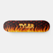 Tyler skateboard brand en vlammenontwerp. (Horizontaal)