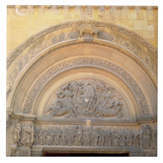 Tympanum van de veranda met de afbeelding van Chri Tegeltje (Voorkant)