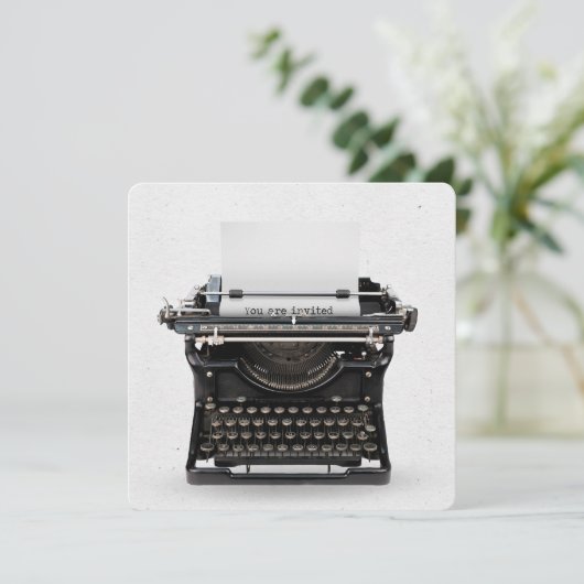  Typemachine Verjaardagsfeestje Uitnodiging (Staand voorkant)