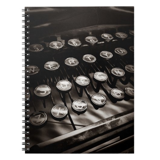 typemachines in zwart-wit notitieboek (Voorkant)