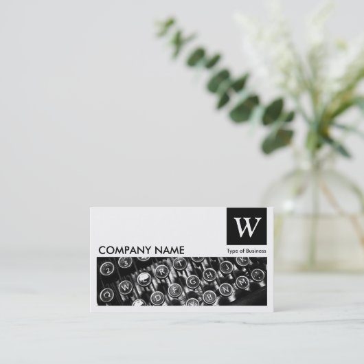 Typemachinesleutels - Monogram en paneel - Zwart Visitekaartje (Staand voorkant)