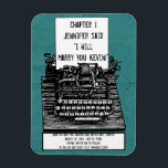 Typewriter Magnet Magneet<br><div class="desc">Hier is een leuk old school typemachinedesign waarmee je je eigen verhaal kunt typen. Veel plezier met het schrijven van jouw tekst om uw familie en vrienden uit te nodigen voor een bruiloft, etentje, familiereünie, doucheuitnodiging, geboorteaankondiging, het delen van goed nieuws, jubileum, afstuderen, verjaardag, adoptie, promotie, pensioen en meer! Het...</div>