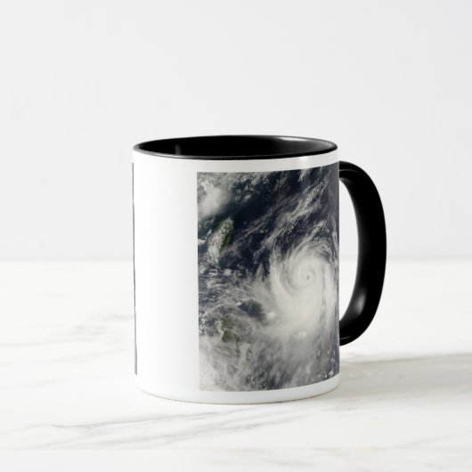 Typhoon Ewiniar Mok (Voorkant rechts)