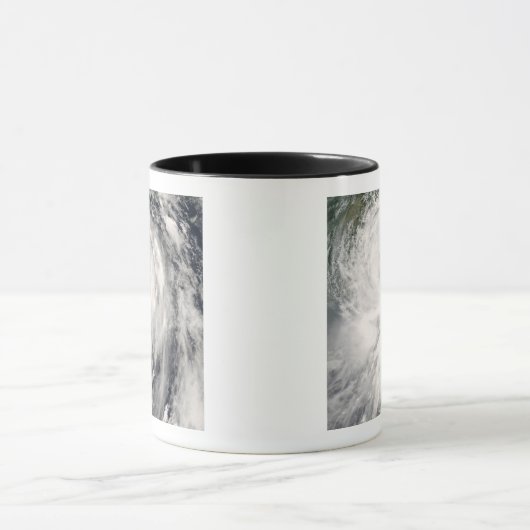 Typhoon Fung-wong Mok (Midden)