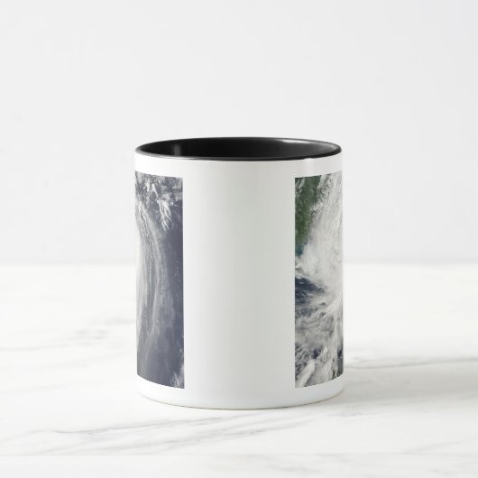 Typhoon Jangmi Mok (Midden)