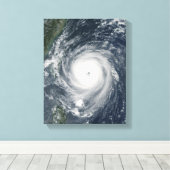 Typhoon Longwang nadert Taiwan Canvas Afdruk (Insitu (Houten vloer))