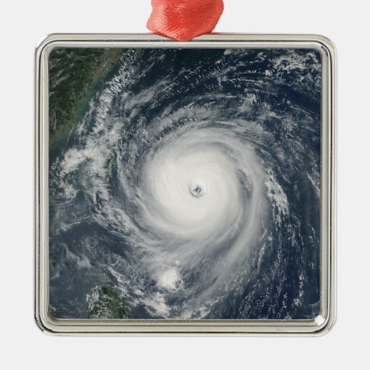 Typhoon Longwang nadert Taiwan Metalen Ornament (Voorkant)