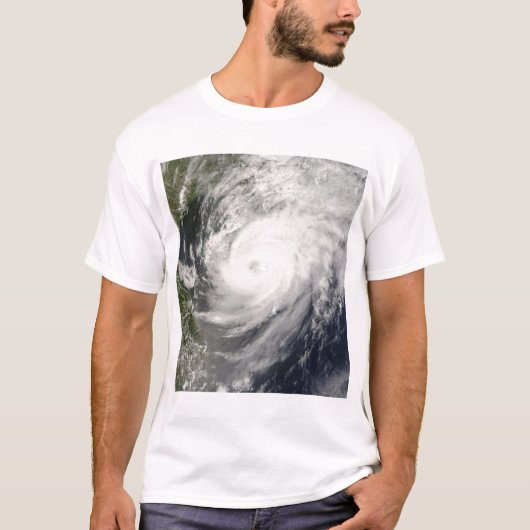 Typhoon Neoguri nadert China T-shirt (Voorkant)