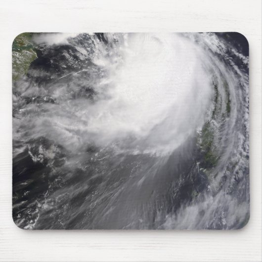 Typhoon Nuri nadert China Muismat (Voorkant)