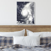 Typhoon Vamco in de Stille Oceaan Canvas Afdruk (Insitu (Slaapkamer))
