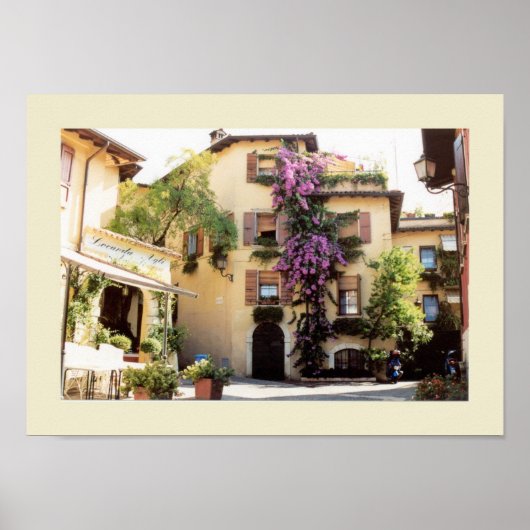 Typisch Italiaans dorp piazza Poster (Voorkant)