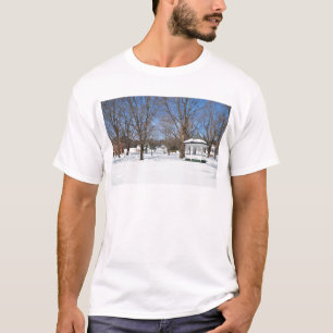 Typisch Vermont dorp in de winter T-shirt