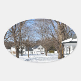 Typische stad Vermont in de winter Ovale Sticker