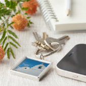 Typische witgekalkte kerk sleutelhanger (Zijkant)