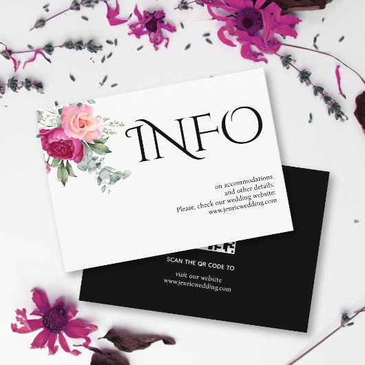 Typografie, eucalyptus, roze rozenbloemen details informatiekaartje