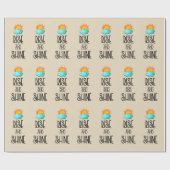 Typografie met zon en wolken stijgt en schittert cadeaupapier (Vlak)