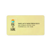 Typografie met zon en wolken stijgt en schittert etiket (Voorkant)