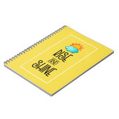 Typografie met zon en wolken stijgt en schittert notitieboek (Linkerzijde)