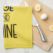 Typografie met zon en wolken stijgt en schittert theedoek (Quarter Fold)